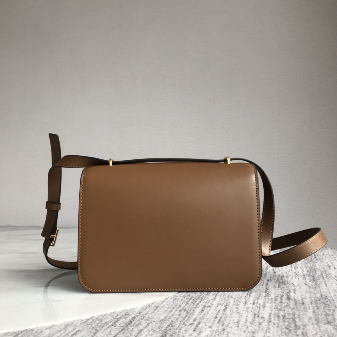 Tory Burch ～Tory Burch今年最火Eleanor系列是秀场款包包 也是 Tory Burch家的高端系列了