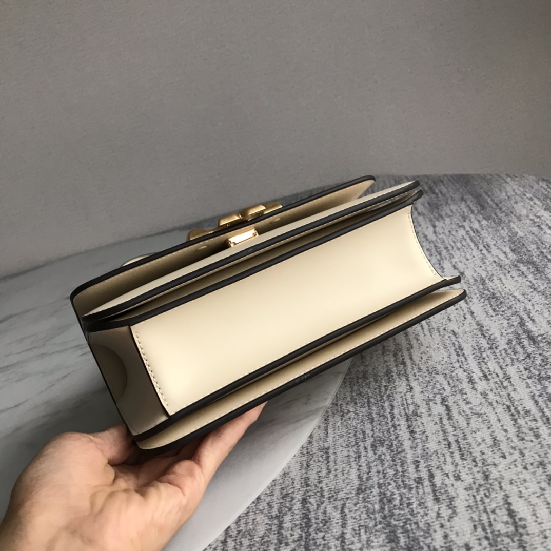 Tory Burch ～Tory Burch今年最火Eleanor系列是秀场款包包 也是 Tory Burch家的高端系列了
