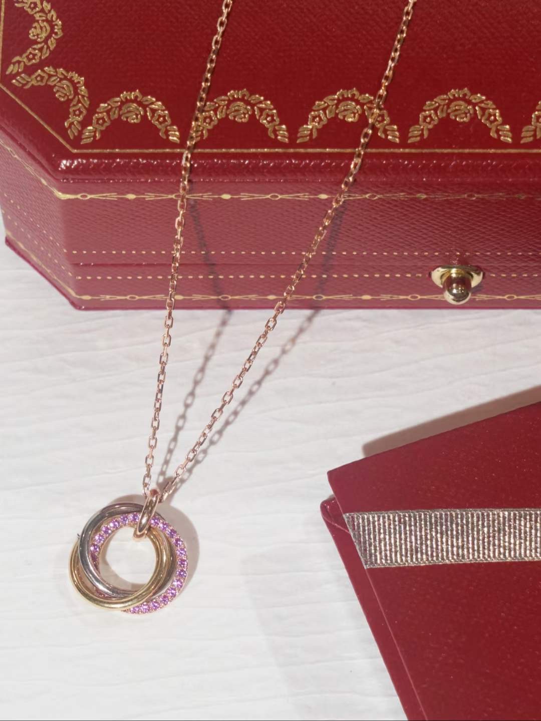 Cartier Cartier卡地亚 Trinity系列粉钻三环锁骨项链