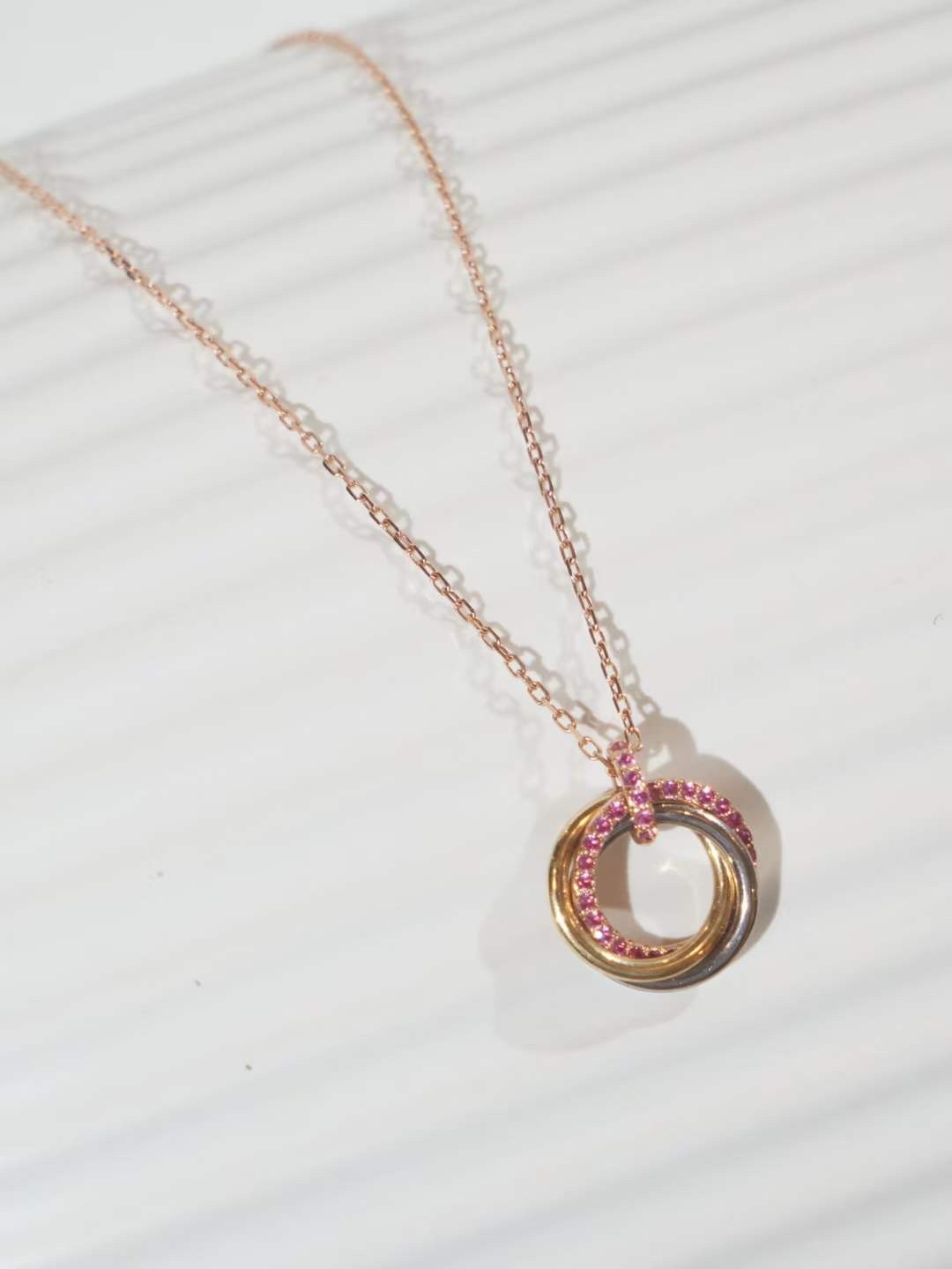 Cartier Cartier卡地亚 Trinity系列粉钻三环锁骨项链