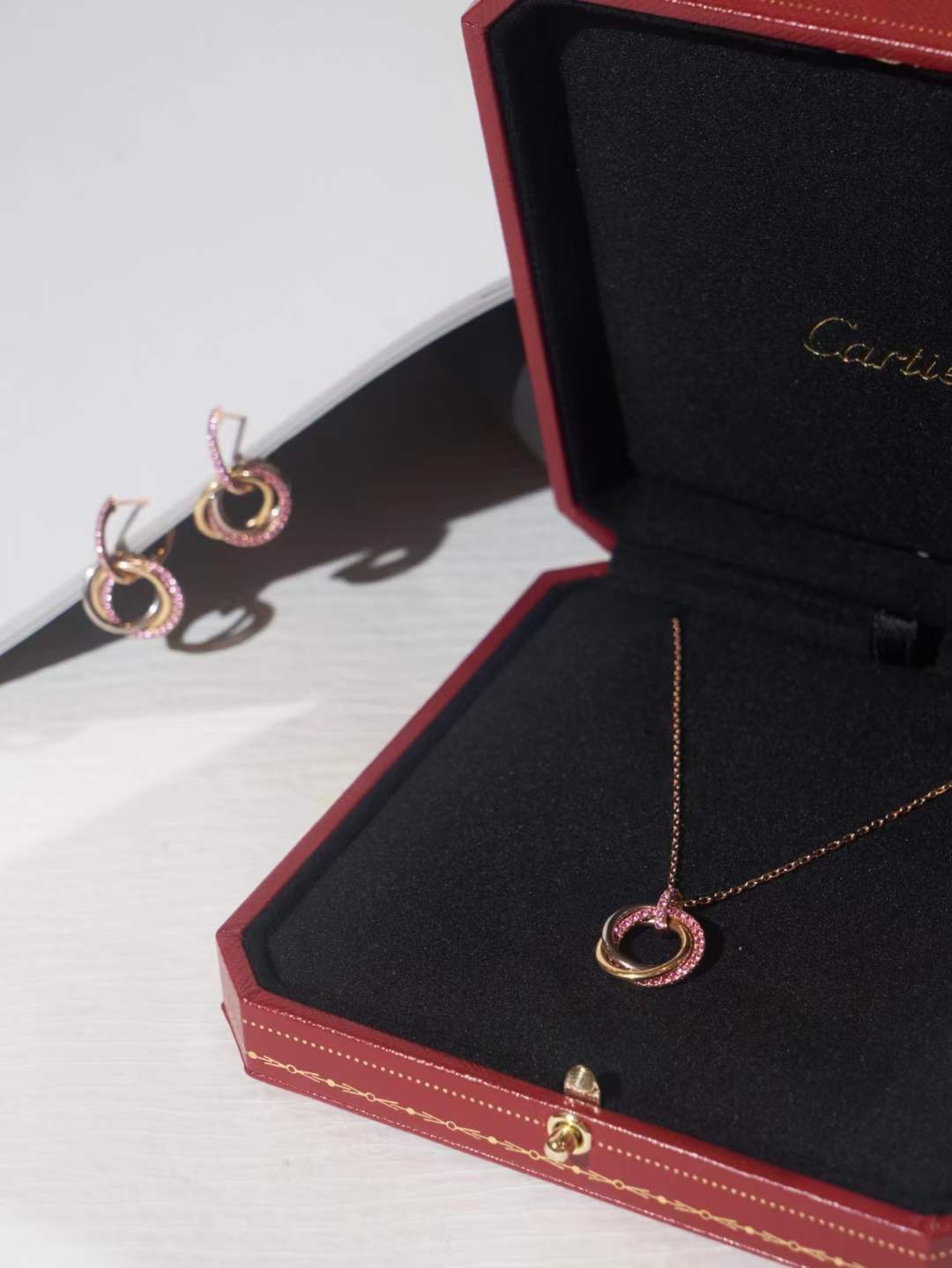 Cartier Cartier卡地亚 Trinity系列粉钻三环锁骨项链