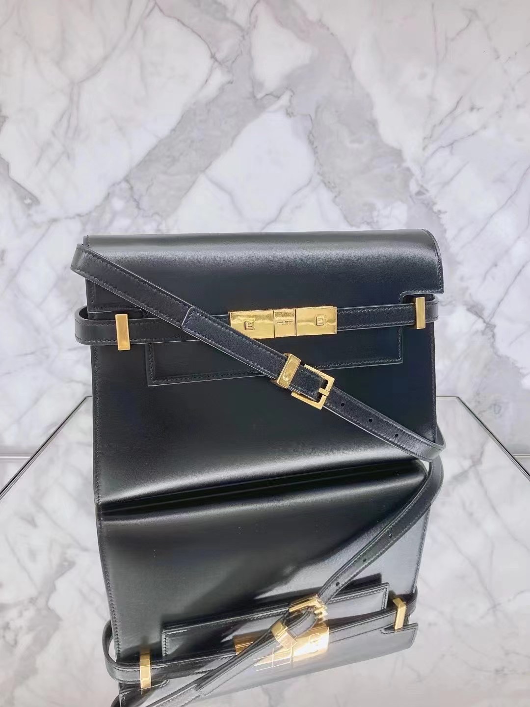 YSL 𝙈𝙖𝙣𝙝𝙖𝙩𝙩𝙖𝙣 𝟮𝟰𝙘𝙢 牙签纹法棍包 675626黑色/金扣