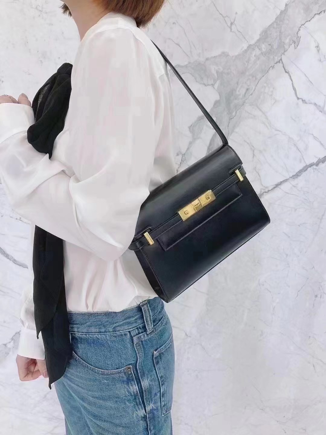 YSL 𝙈𝙖𝙣𝙝𝙖𝙩𝙩𝙖𝙣 𝟮𝟰𝙘𝙢 牙签纹法棍包 675626黑色/金扣