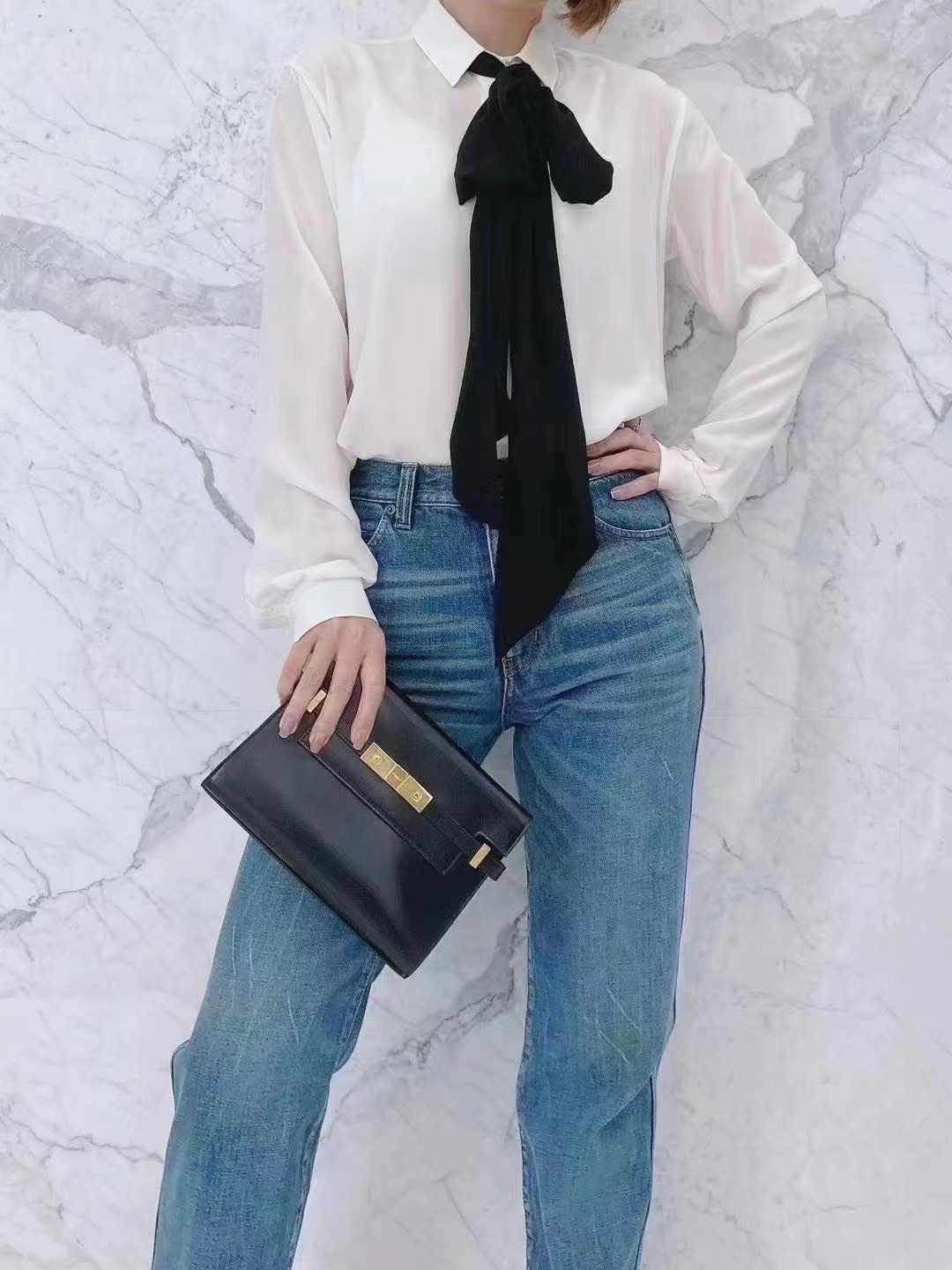 YSL 𝙈𝙖𝙣𝙝𝙖𝙩𝙩𝙖𝙣 𝟮𝟰𝙘𝙢 牙签纹法棍包 675626黑色/金扣