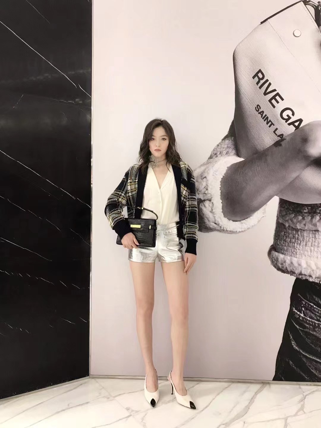 YSL 𝙈𝙖𝙣𝙝𝙖𝙩𝙩𝙖𝙣 𝟮𝟰𝙘𝙢 牙签纹法棍包 675626黑色/金扣