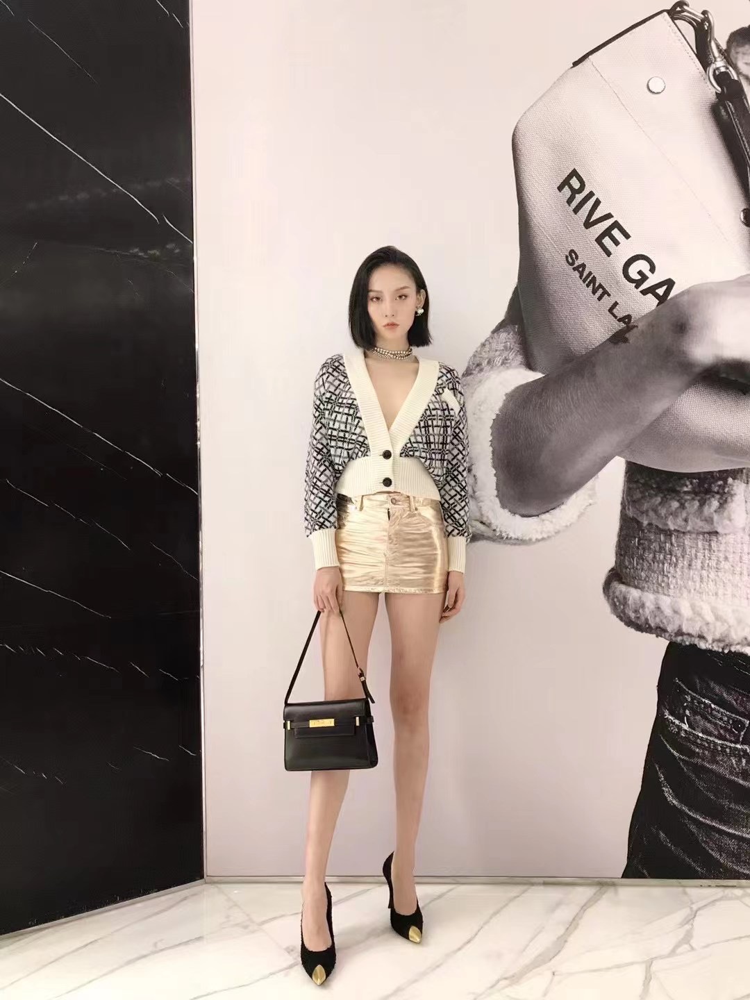 YSL 𝙈𝙖𝙣𝙝𝙖𝙩𝙩𝙖𝙣 𝟮𝟰𝙘𝙢 牙签纹法棍包 675626黑色/金扣