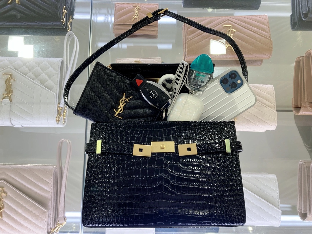 YSL 𝙈𝙖𝙣𝙝𝙖𝙩𝙩𝙖𝙣 𝟮𝟰𝙘𝙢 鳄鱼纹法棍包 675626黑色/金扣