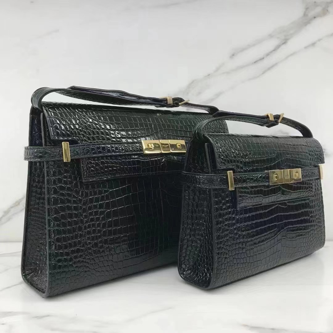 YSL 𝙈𝙖𝙣𝙝𝙖𝙩𝙩𝙖𝙣 𝟮𝟰𝙘𝙢 鳄鱼纹法棍包 675626黑色/金扣