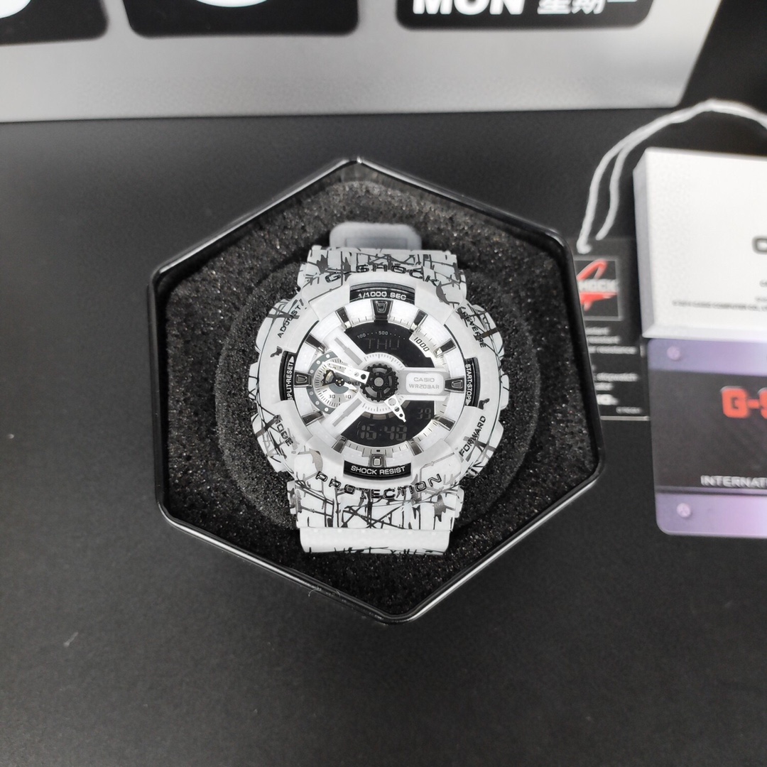 💰50 卡西欧 表盘直径大号53mm、小号32mm，手表小红书已爆#回头率爆表！这绝对是掌柜的自留款！功能极多，指南针，秒表（精确到1/1000秒）温度计，世界时间，倒计时，闹铃，间歇响报，45度自动抬手亮Led照明！各位老铁，剁手还请抓紧！所以一定要抓住机会喔！