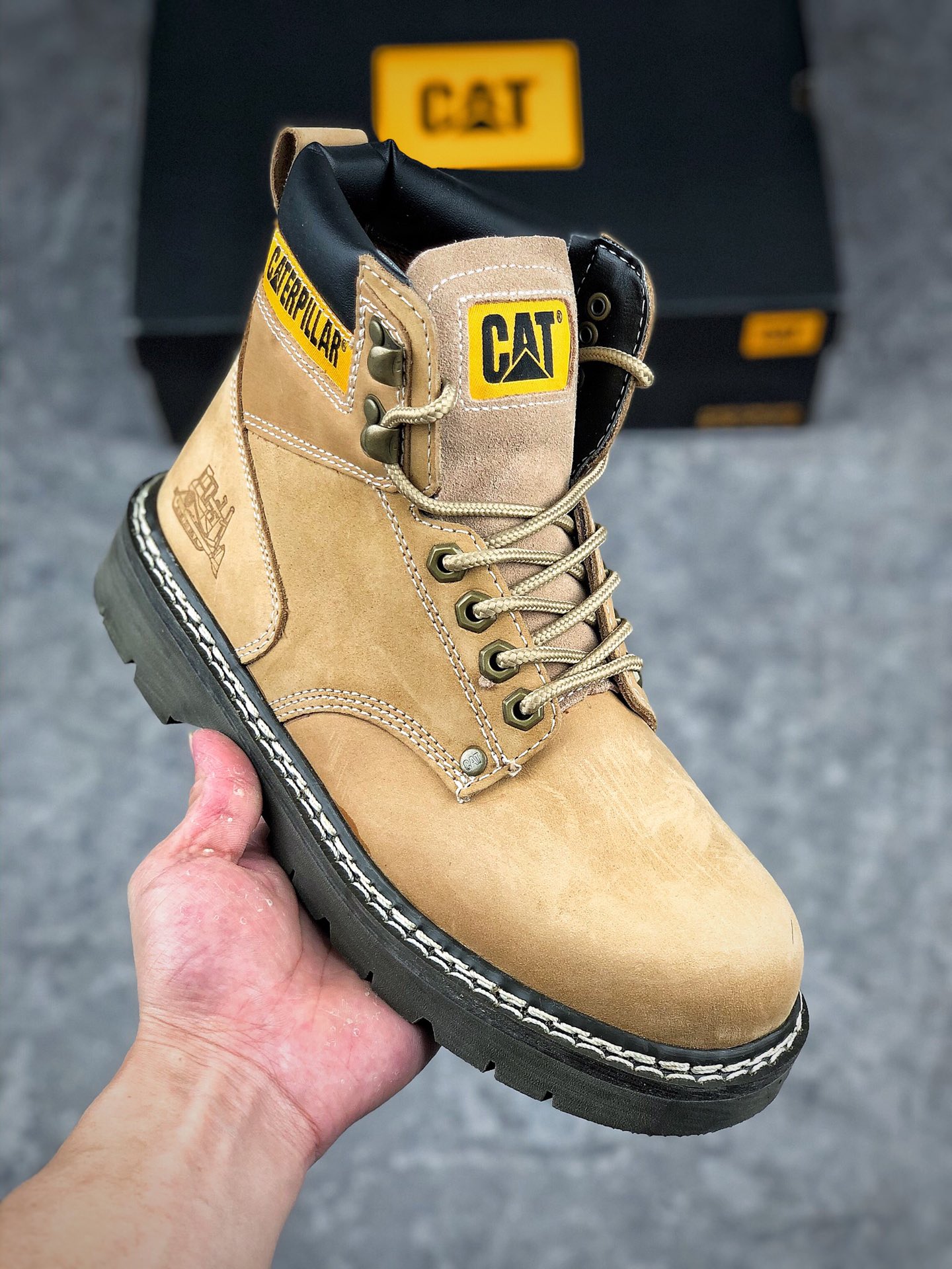   核心放店
CATFOOTWEAR/ CAT 卡特大黄靴水晶底系列
历年经典热销款 正品复印机全新出炉 工艺品质基本无法辨别出真假 专为高端海淘代购客户准备 此款每年销量爆炸 由于纯手工机打走线 做工极其复杂 在保证品质的情况下 工厂产量有限 基本上供不应求（市面唯一‼纯正固特异）永不开胶技术 五金 皮质材料 橡胶水晶大底 各处小细节只和正品对比（区别市面冷粘假固特异版本）
SIZE：35 36 37 38 39 40 41 42 43 44 女码正常 男码偏大一码‼