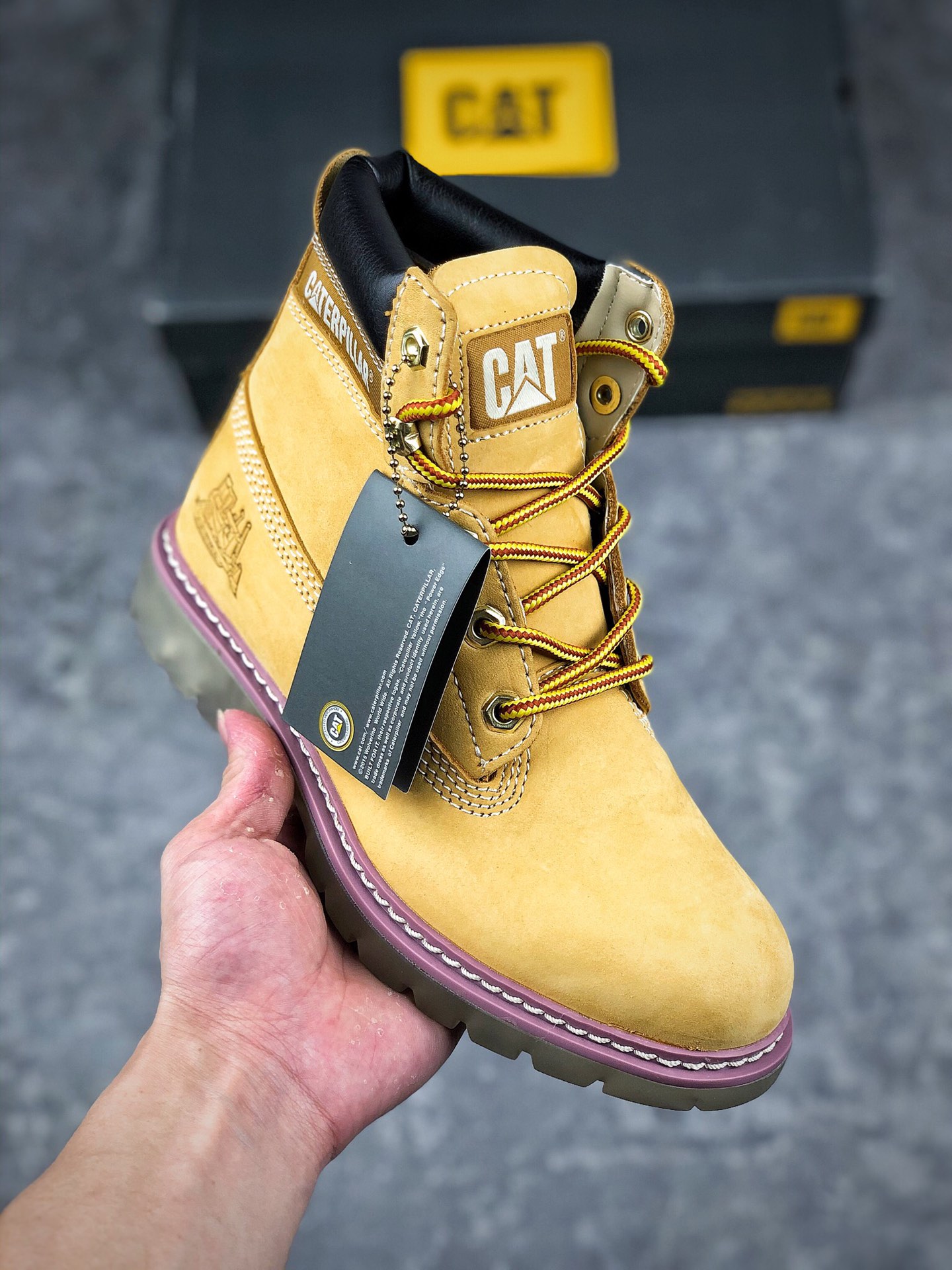  终端放货
CAT FOOTWEAR/ CAT卡特水晶底 
历年经典热销款 堪称正品复印
全新出炉 工艺品质基本无法辨别出真假 专为高端海淘代购客户准备 此款每年销量爆炸 由于纯手工机打走线 做工极其复杂 在保证品质的情况下 工厂产量有限 基本上供不应求（市面唯一‼纯正固特异）永不开胶技术 五金 皮质材料 橡胶水晶大底 各处小细节只和正品对比（区别市面冷粘假固特异版本）
尺码：35 36 37 38 39偏大一码