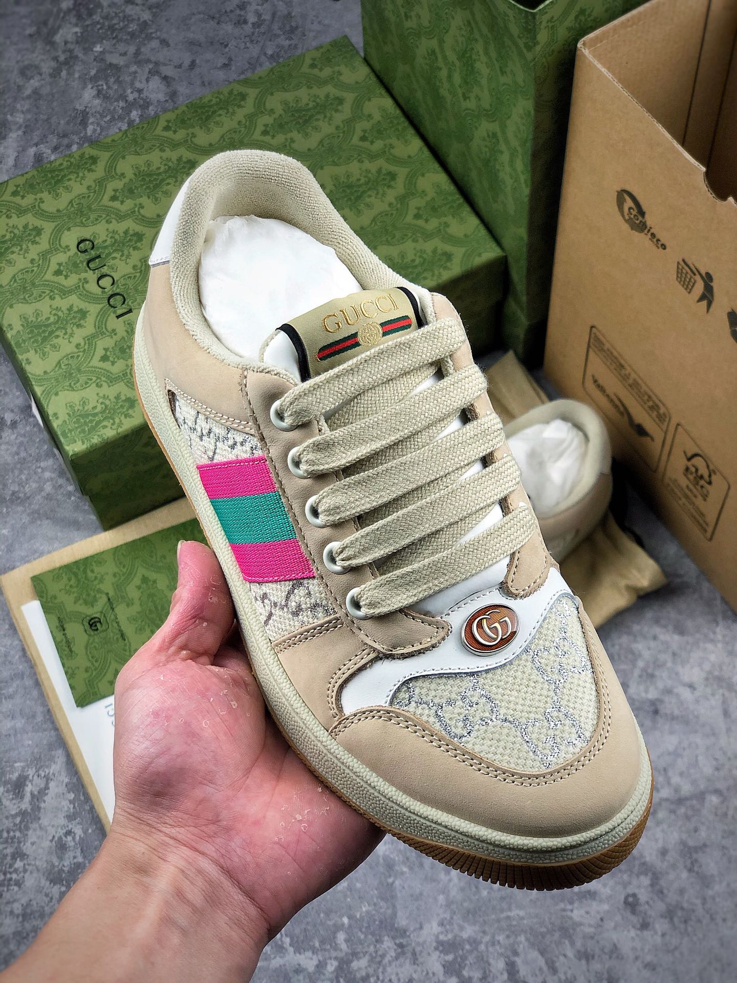  核心放店
 纯原绿盒版本 官网同步 Gucci古驰小脏鞋系列Distressed Screener sneaker 市售最强芯片版 海淘代购指定专供经典原型复古百搭做旧小脏板鞋复古学院风 怀旧版 原版做旧 右脚鞋底嵌入NFC防伪芯片装置＋鞋盒标二唯码扫描 秒进官网 秒杀市面任何版本原装意大利进口 里外全皮 全套包装 全头层顶级软牛皮 广东代工出品 原档原标原盒 过验版 随意对比任何版本 尺码：35 36 37 38 39 40