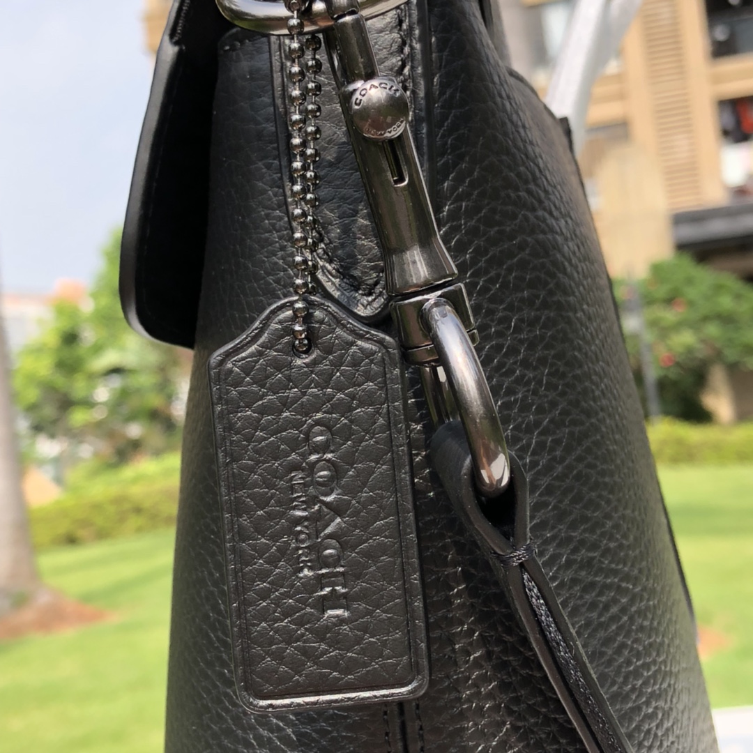 Coach C家 75757新款男士公文包，翻盖手提单肩斜挎休闲款，头层牛皮，内置安全拉链袋，非市场货 尺寸：38×7×28cm