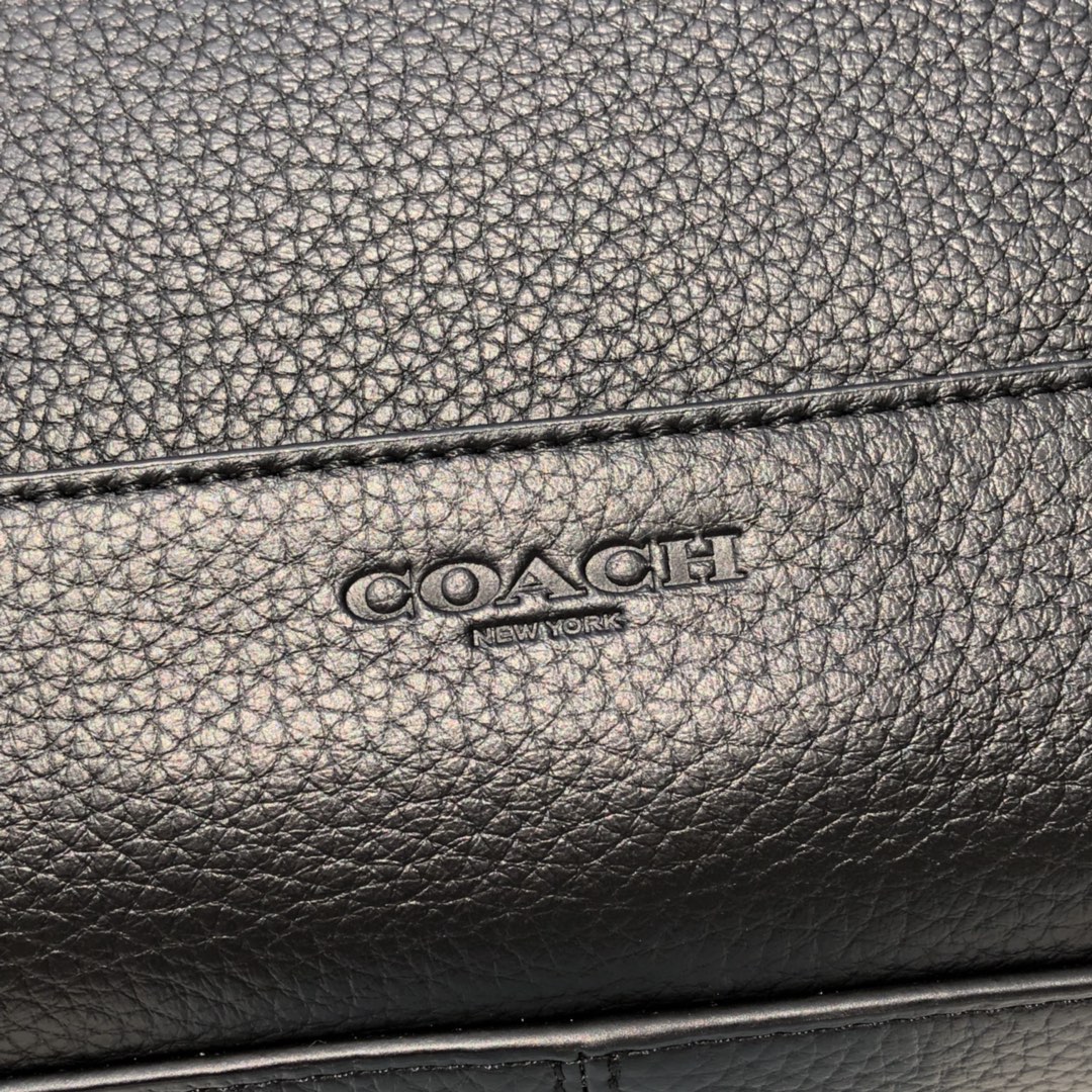 Coach C家 75757新款男士公文包，翻盖手提单肩斜挎休闲款，头层牛皮，内置安全拉链袋，非市场货 尺寸：38×7×28cm