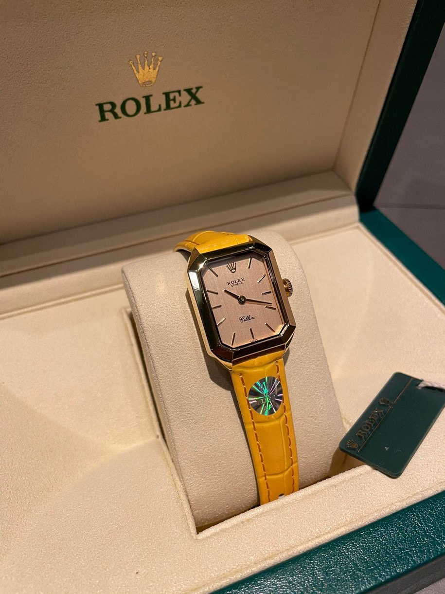 K5   低调奢华 劳力士 Rolex ROLEX 1970’s古董表，劳家小方表 瑞士石英机芯，全钢材质与白金电镀，整体质感和气质都变了，精致感upup!进口小牛皮，搭配小巧壳形，上手效果完美尺寸24mm