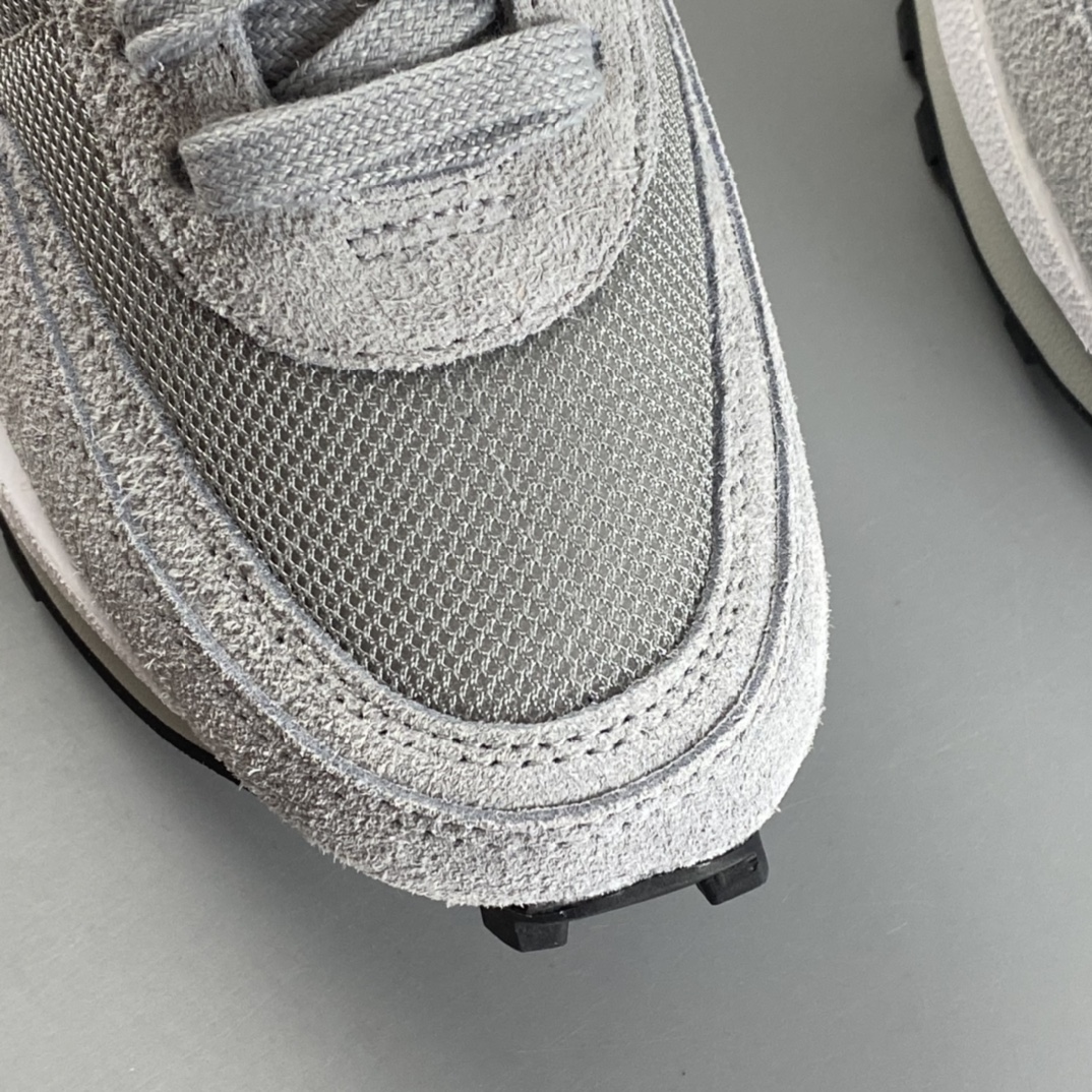 P300  Fragment Design x Sacai x NIKE LDWaffle 联名重叠设计前卫华夫变形休闲慢跑鞋 DH2684-001