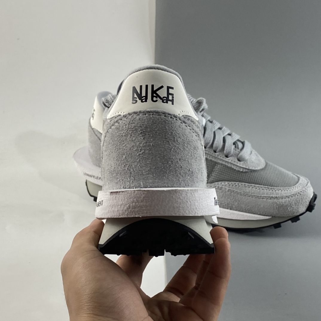 P300  Fragment Design x Sacai x NIKE LDWaffle 联名重叠设计前卫华夫变形休闲慢跑鞋 DH2684-001