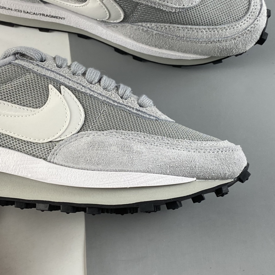 P300  Fragment Design x Sacai x NIKE LDWaffle 联名重叠设计前卫华夫变形休闲慢跑鞋 DH2684-001