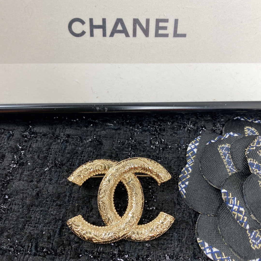 Chanel 小香胸针 款火爆上新