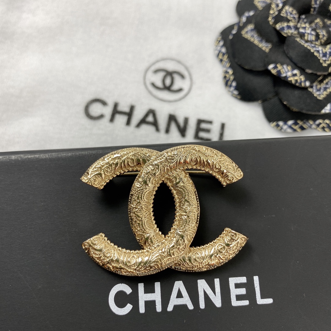 Chanel 小香胸针 款火爆上新