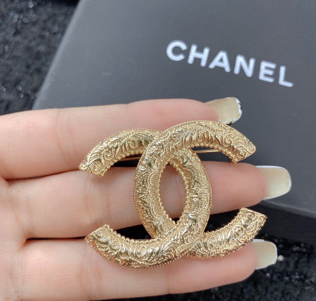 Chanel 小香胸针 款火爆上新