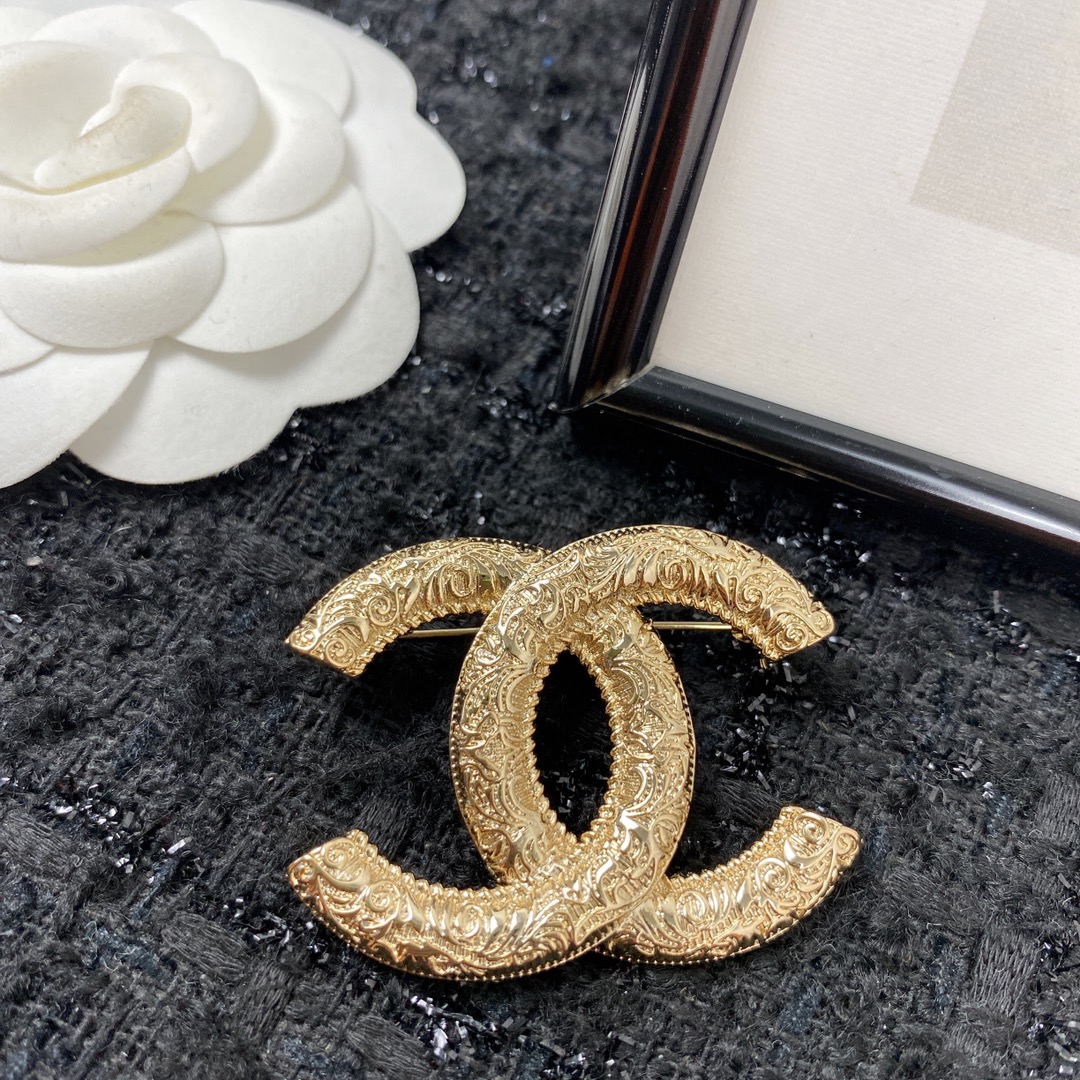 Chanel 小香胸针 款火爆上新