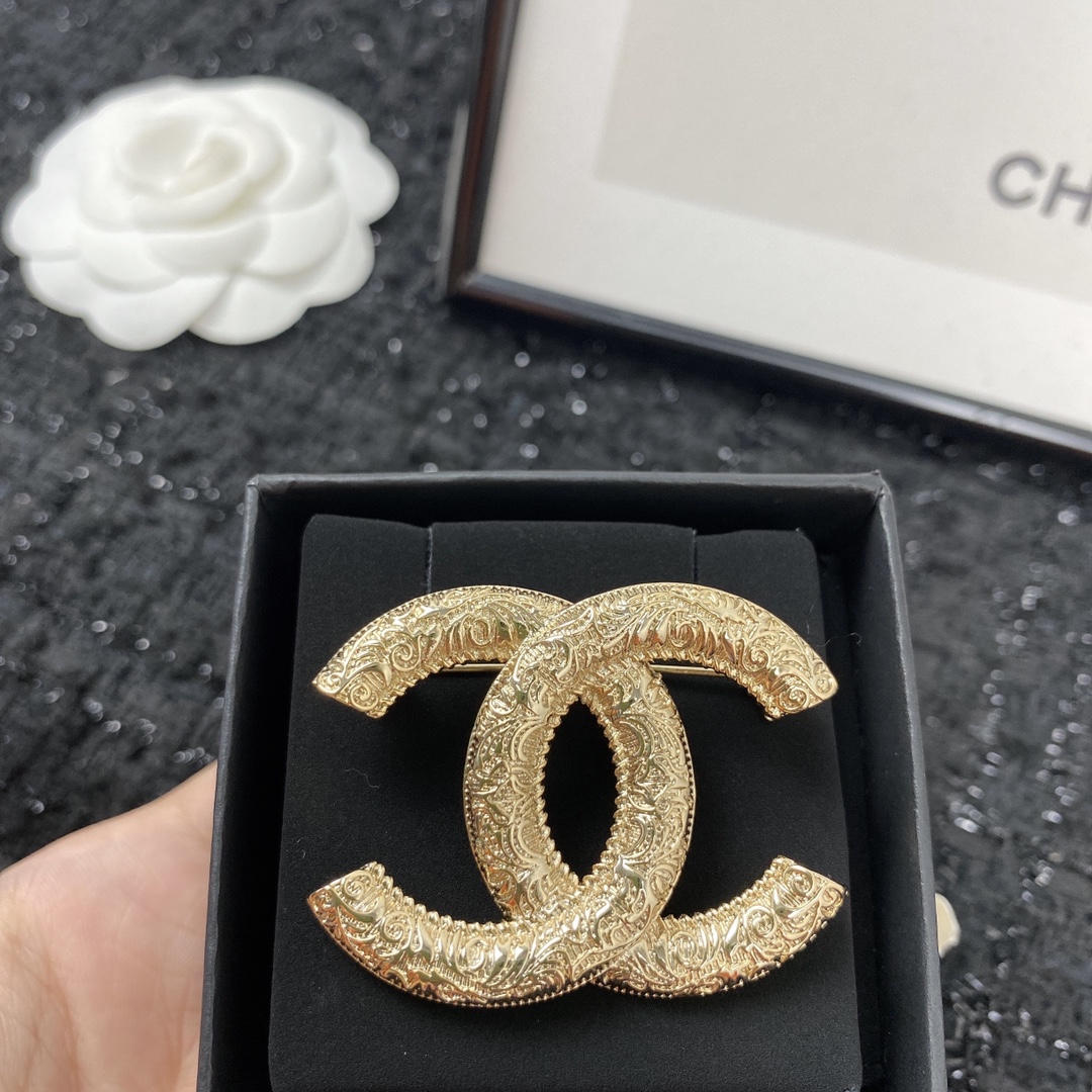 Chanel 小香胸针 款火爆上新