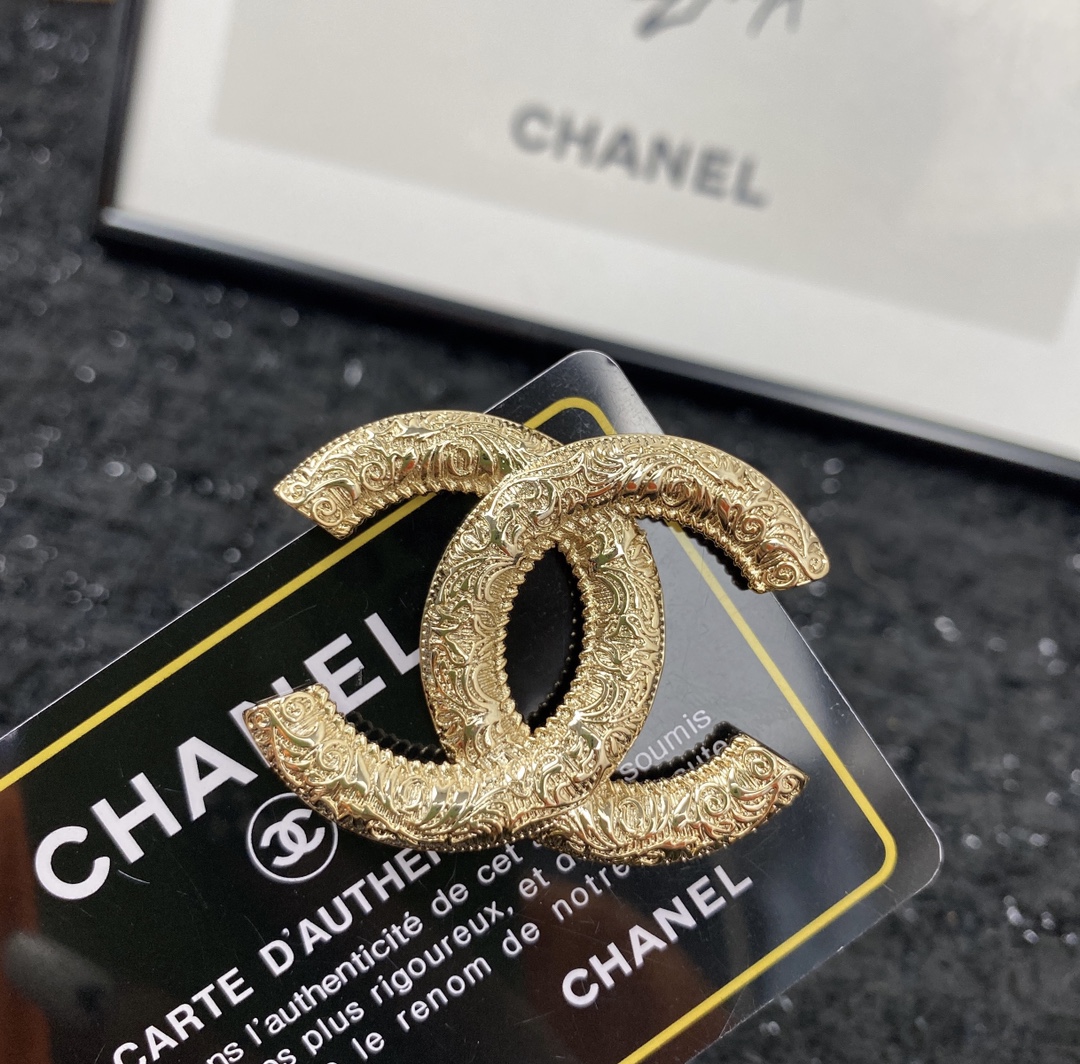 Chanel 小香胸针 款火爆上新
