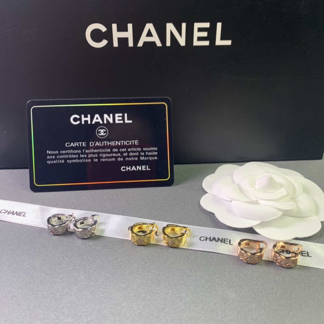 NO:102426,Chanel diamond-set earrings, 925 sterling silver material, thick gold plated, three colors available, Chanel earrings, chanel, earrings, pure silver19860909香奈儿菱格镶钻耳环,925纯银材质电镀厚金,三色可选,香奈儿耳钉,chanel,earrings,pure silver,Jewelry