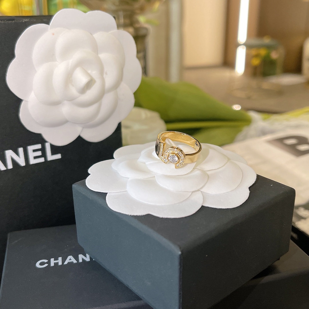 NO:632550,88260 high-end jewelry series Anniversary .5 white gold ring Lucky number 5 is the source of creativity. 5 series Exclusive hand-set diamonds Pure silver gold plating Real gold jewelry craftsmanship The number 5 design is integrated into the diamond Highly recognizable, elegant and dazzling Charming Bai Fumei's new favorite Size US code 6-7-8 With picture zp full set of packaging certificate, box, pillow bag, handbag Diamond love powder [Wow],, ring, pure silver, gold  plating,Cardia high-end jewelry1986090988260高级珠宝系列  周年.5 白金色戒指 幸运数字5为创意来源的.5  系列 独家手工镶钻 纯银镀金 真金珠宝工艺 数字5设计融合在钻石 辨识度极高,优雅而耀眼迷人 白富美新宠 Size 美码6-7-8 带图片zp全套包装证书、盒子 、枕头包、手提袋 钻石挚爱粉[哇],,ring,pure silver,gold plating,卡迪亚高端饰品,Jewelry