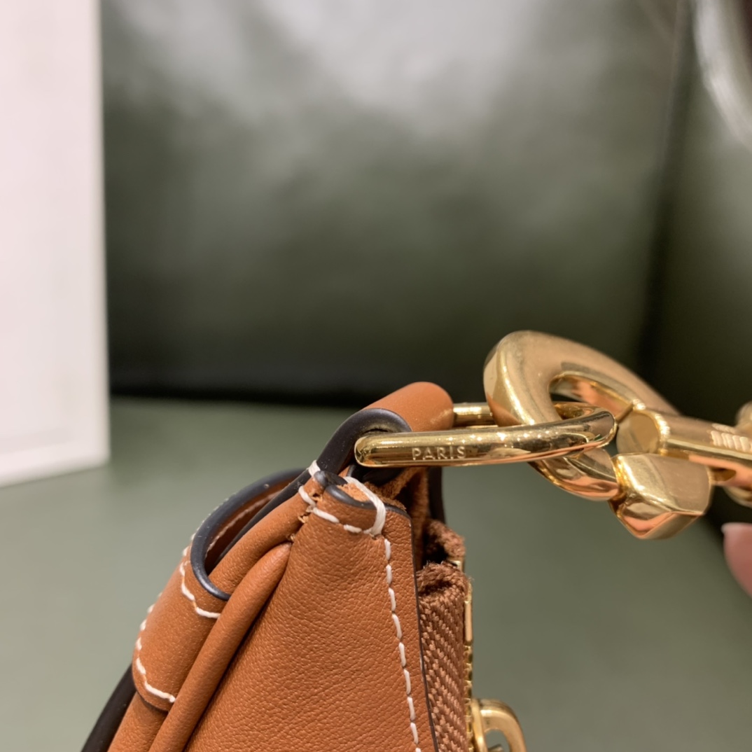 Celine AVA STRAP 腋下包 196923焦糖色