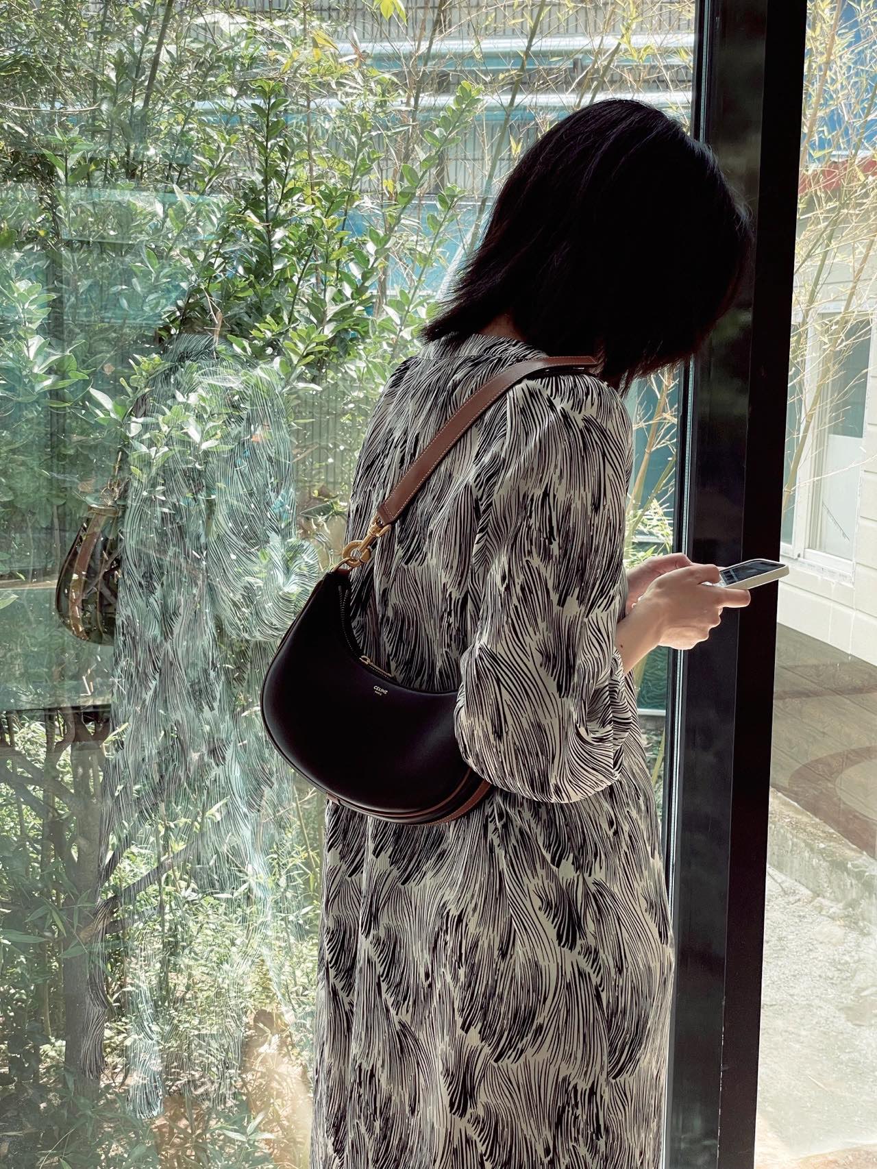 Celine AVA STRAP 腋下包 196923黑色
