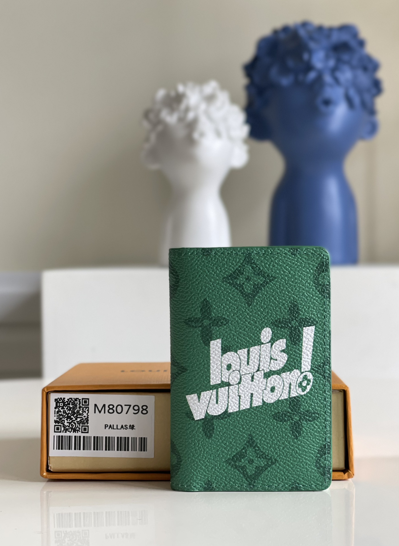 NO:397713,[Exclusive real photo M80798] This pocket wallet comes from -22 Autumn and Winter Everyday LV capsule series, using retro Monogram canvas to set off the new louis vuitton! The eye-catching style of the logo points out the inspiration of the shopping bag logo. The compact configuration includes a banknote bag and card slot, making daily neat and accompany you. Detailed features 8 x 11 x 1 cm u.,LV [original leather],louis vuitton,louis vuitton19860909【独家实拍M80798】本款口袋钱夹出自 -22 秋冬 Everyday LV 胶囊系列,采用复古 Monogram 帆布烘托全新 louis vuitton! 标识的瞩目格调,点明购物袋标识的灵感启发.紧凑构型内设钞票袋和卡位,令日常所需整齐随行. 详细特征8 x 11 x 1 厘米 u.,LV【原厂皮】,louis vuitton,louis vuitton,Bag