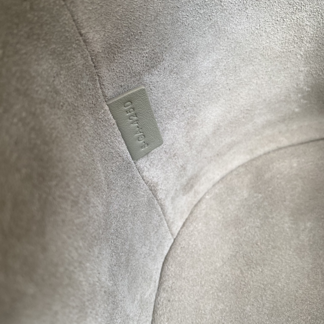 1860 BUCKET 16シリーズ水桶包 - 柔らかな牛皮製、実用的でスタイリッシュ