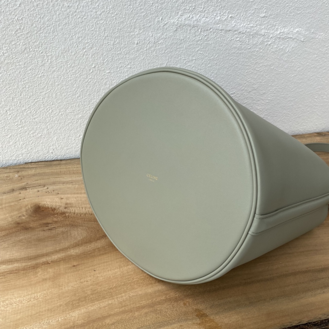 1860 BUCKET 16シリーズ水桶包 - 柔らかな牛皮製、実用的でスタイリッシュ