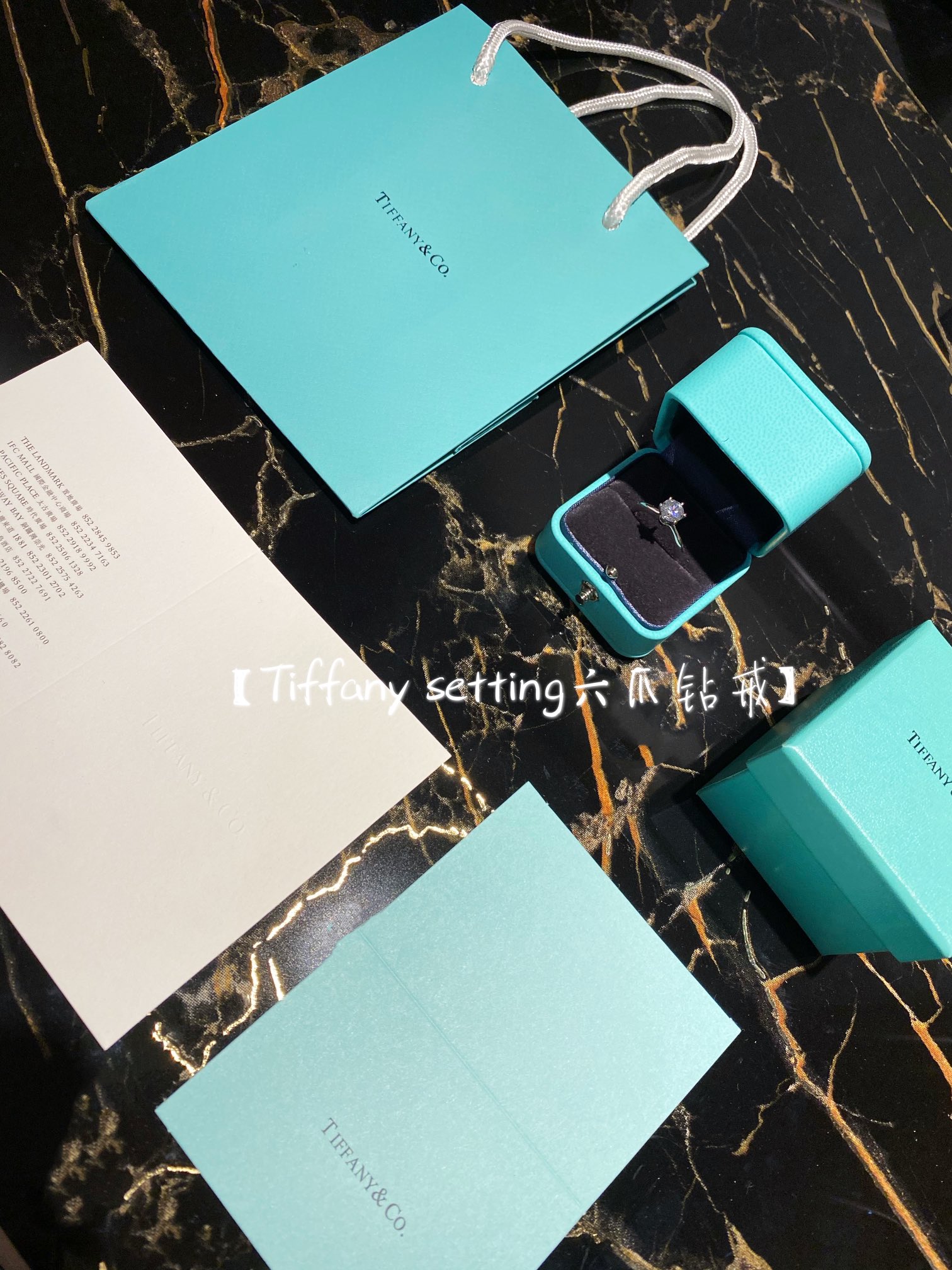 NO:632614,88220 [Tiffany setting six-prong diamond ring] Moissanite V gold 2nd generation version · Exclusively customized first-grade silicon-titanium diamonds, each one is crystal clear, full of vision, there is no visual difference between the naked eye and real diamonds · Purely hand-polished craftsmanship, as shining as platinum · 4 sets of original steel seals in the inner ring, completed with engraving machine engraving · The soul of the setting diamond ring arm is gradient, with a thin, delicate and faceted tail  Classics never go out of style, TF diamond rings are classic and timeless, many companies are making this kind of jewelry, but no one can really make it taste like Z, except for our family, children are welcome to compare at will, Tom Ford, Fendi, Cardia high-end jewelry1986090988220【Tiffany setting 六爪钻戒】莫桑钻V金2代版本 ·独家定制回来的硅钛料一级钻,每一颗都是晶莹剔透,视觉很饱满,肉眼和真钻无视觉差异 ·纯手工打磨的工艺,和铂金一样闪耀 ·内圈4组原版钢印,精雕机刻字完成 ·setting钻戒戒臂的灵魂是渐变的,尾部细而精致有切面 经典永不过时,TF家钻戒经典永恒,很多家都在做这款,没有一家能真正做出来z的味道,除了我们家欢迎宝宝们随意对比,,tom ford,fendi,卡迪亚高端饰品,Jewelry