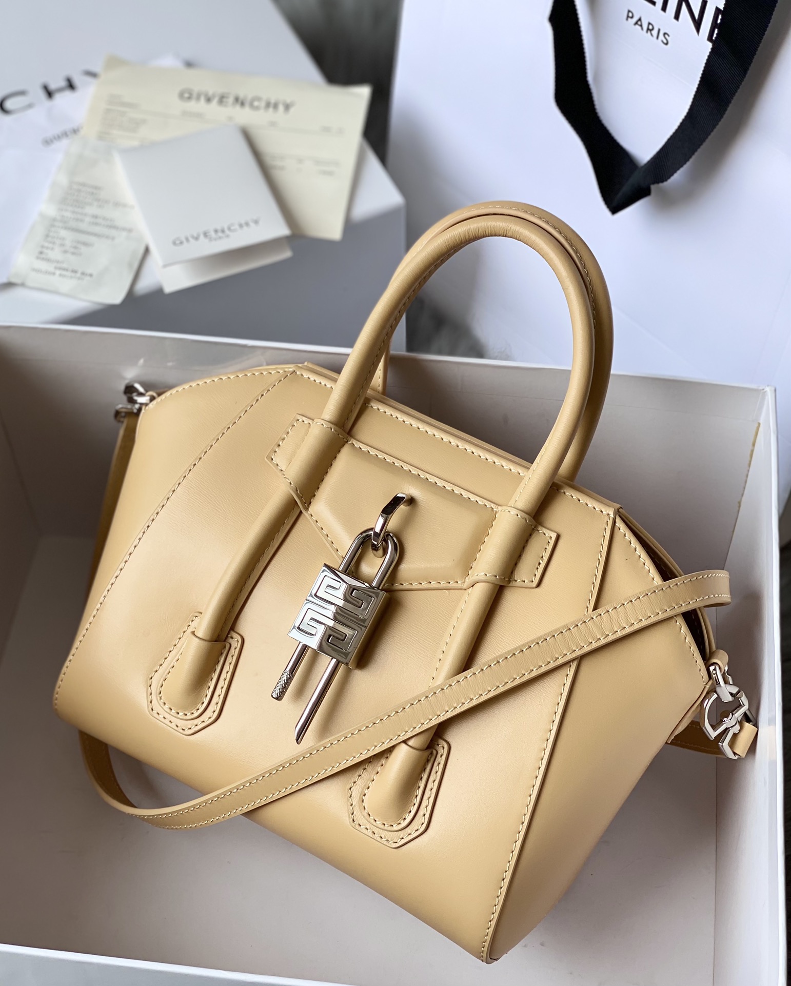 Luxury Single Payment: Antignoa Bag from Givence, France - 图片 1