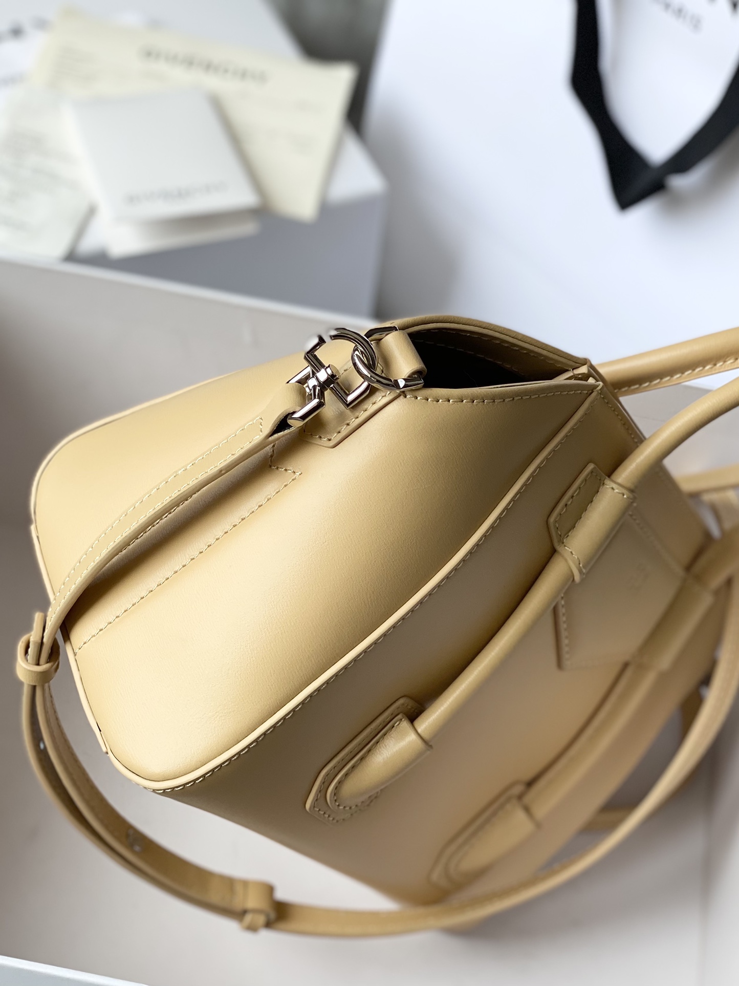Luxury Single Payment: Antignoa Bag from Givence, France - 图片 3