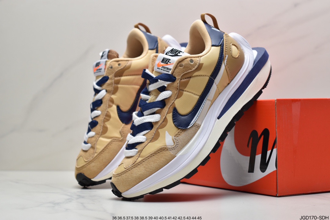 180 Sacai X NIKe regasus vaporrly SP 华夫三代3.0走秀