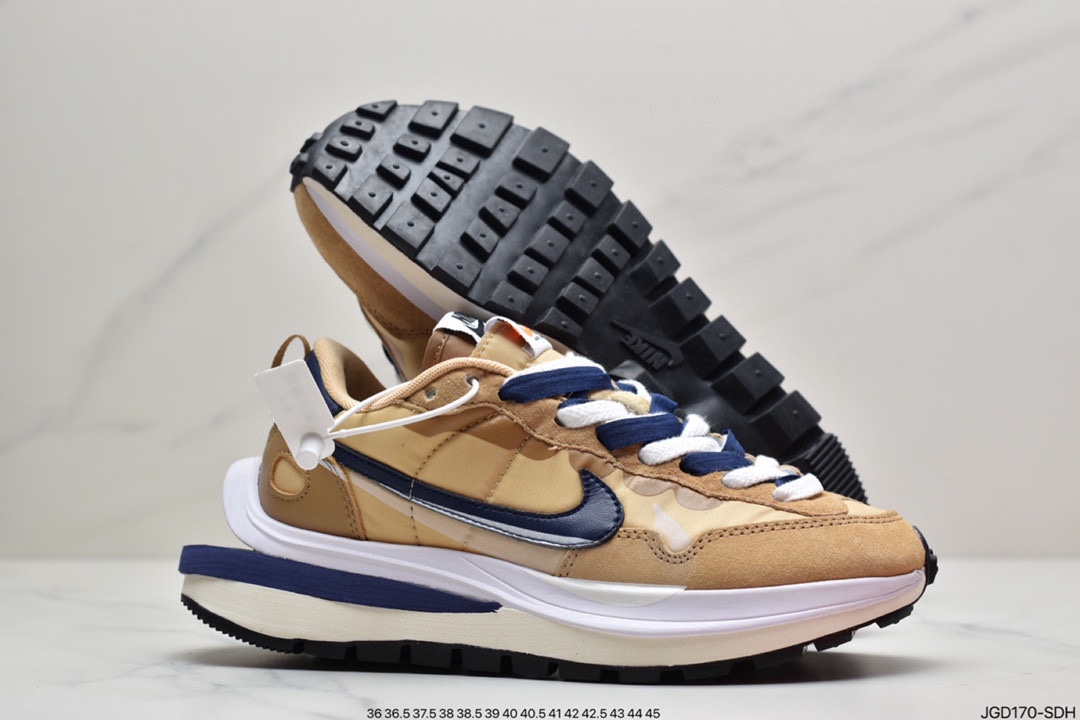 180 Sacai X NIKe regasus vaporrly SP 华夫三代3.0走秀