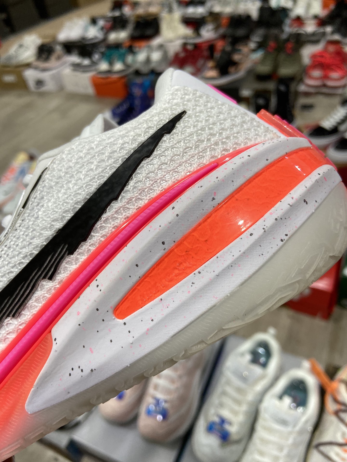 240 耐克Nike Air Zoom G.T.Cut男女篮球鞋 G.T. Cut专为力求在场上大展身手的篮球运动员打造CZ0176-106