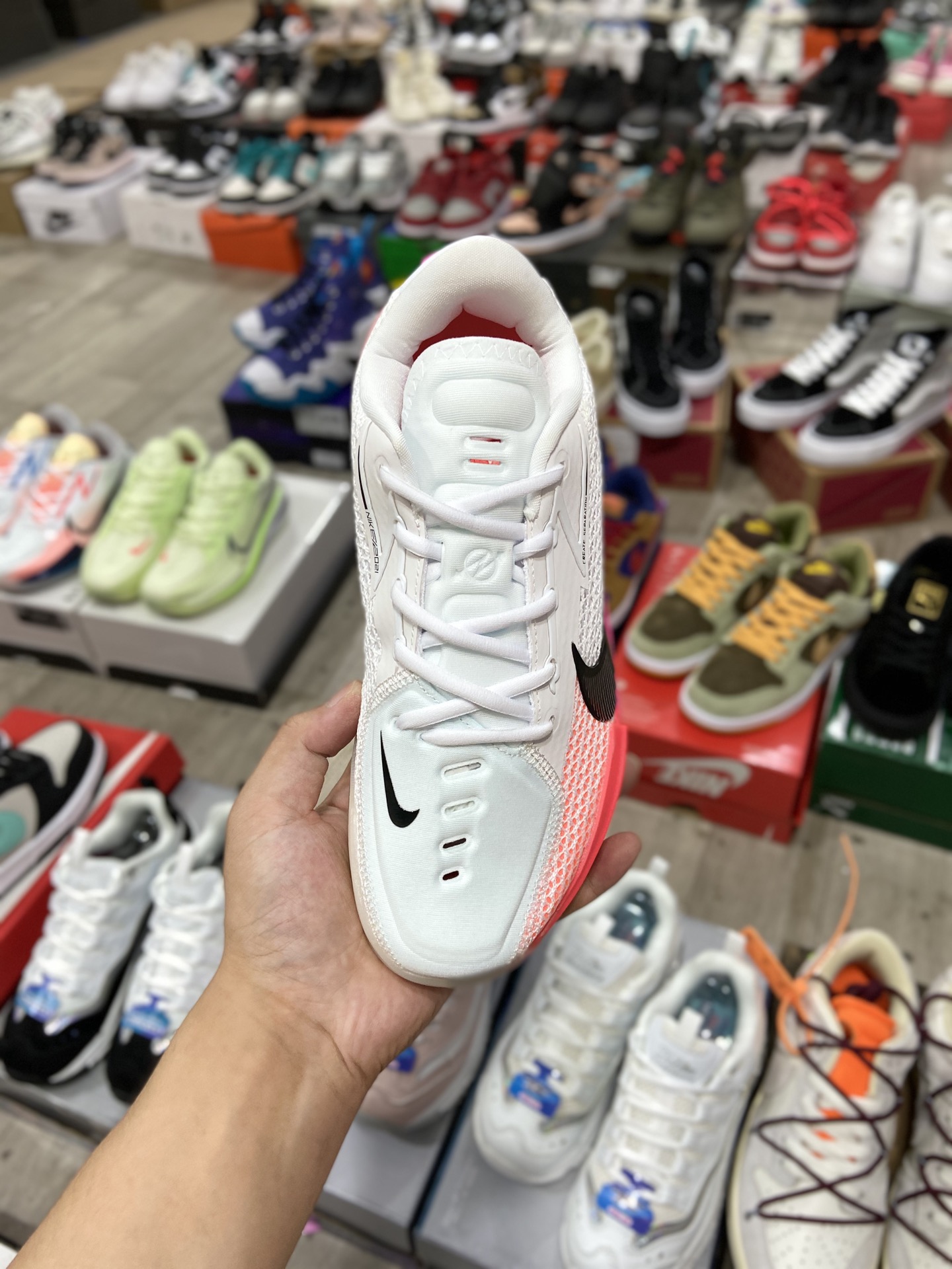 240 耐克Nike Air Zoom G.T.Cut男女篮球鞋 G.T. Cut专为力求在场上大展身手的篮球运动员打造CZ0176-106