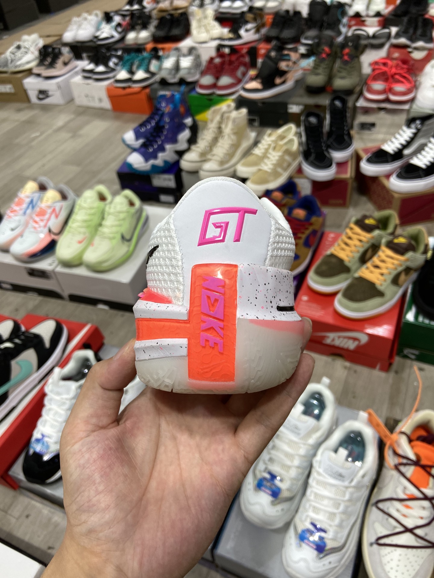 240 耐克Nike Air Zoom G.T.Cut男女篮球鞋 G.T. Cut专为力求在场上大展身手的篮球运动员打造CZ0176-106