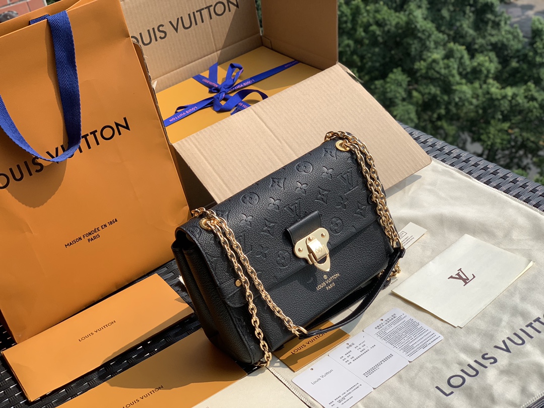 🌼 m43936尺寸25 x 17 x 9.5 CM位居官网C位的新款！它不属于一见钟情的那种设计感超强