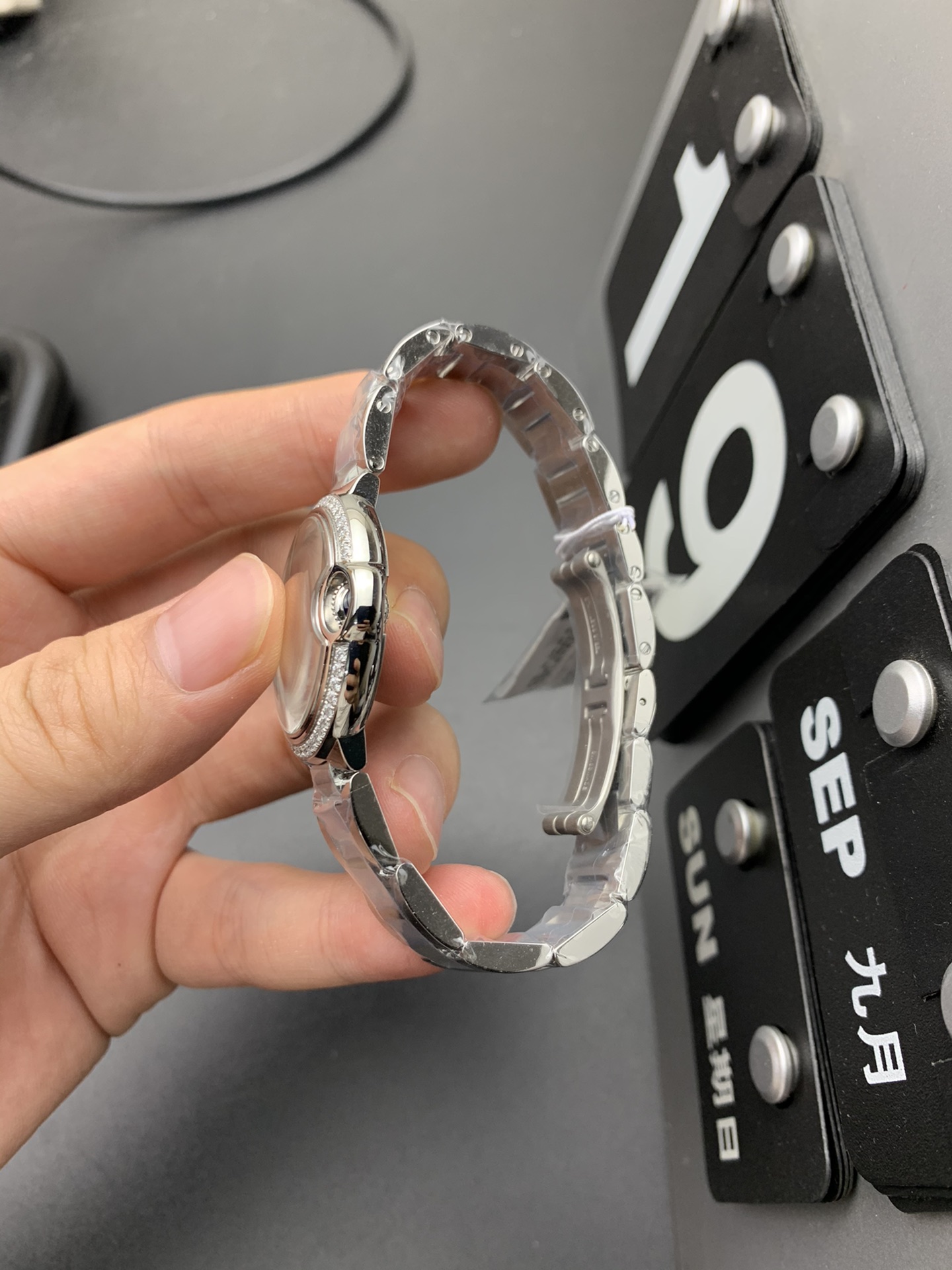 Cartier V6 33石英钻气球