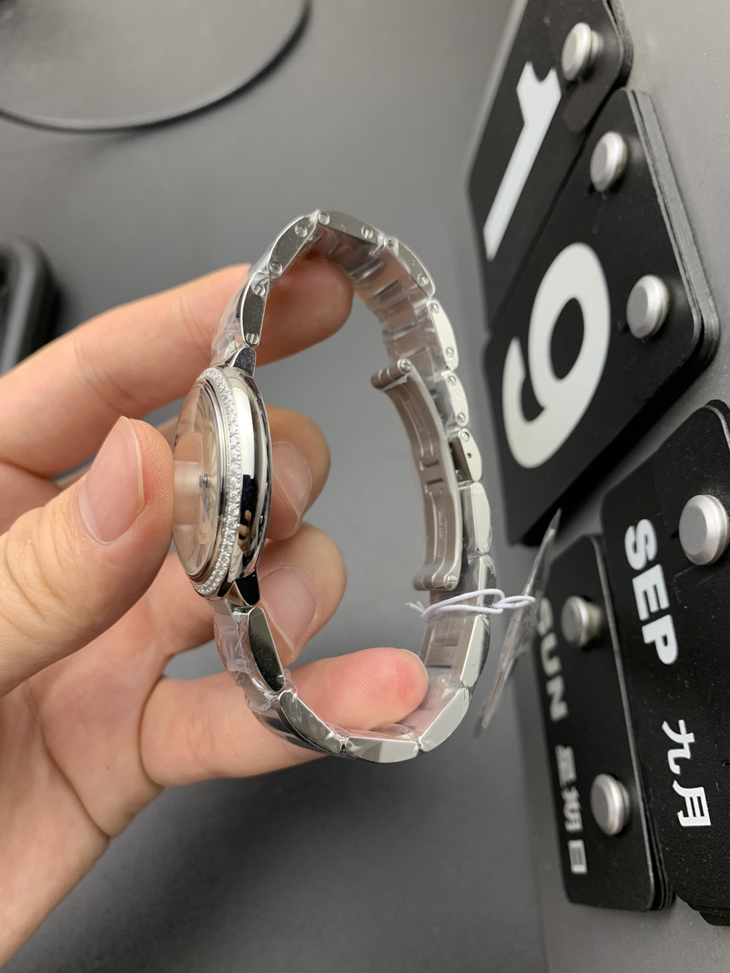 Cartier V6 33石英钻气球