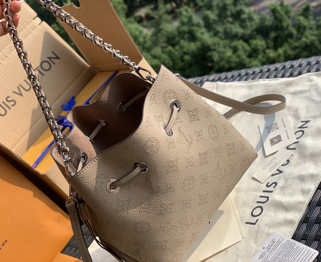 非市场普通货 进口皮料半钢五金 m57201尺寸19 x 22 x 14 cm大象灰 今天来做个酷女孩好