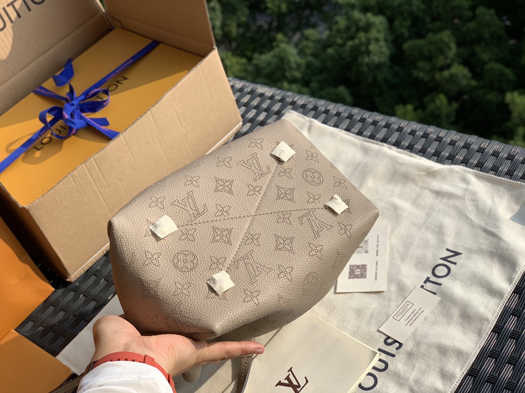 非市场普通货 进口皮料半钢五金 m57201尺寸19 x 22 x 14 cm大象灰 今天来做个酷女孩好