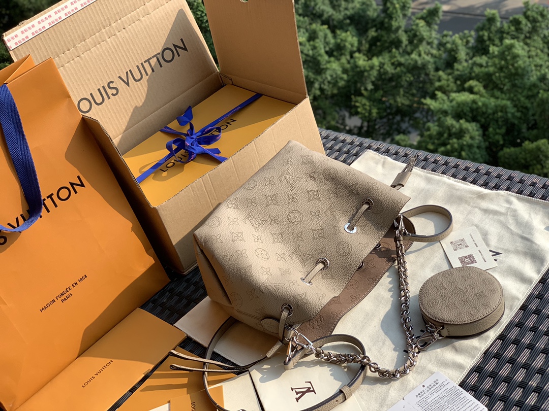 非市场普通货 进口皮料半钢五金 m57201尺寸19 x 22 x 14 cm大象灰 今天来做个酷女孩好