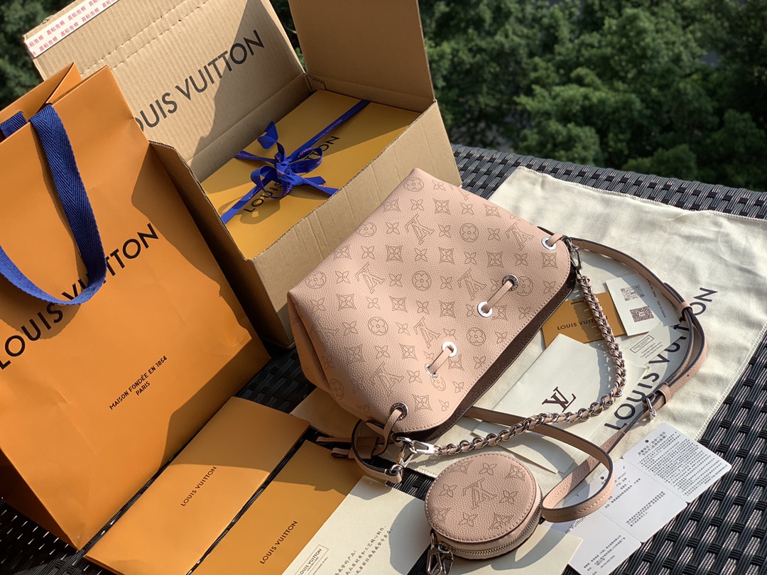 🌼 m57068尺寸19 x 22 x 14 cm木兰粉！这款是当前最新的主打，用“宝藏”二字来描述这款